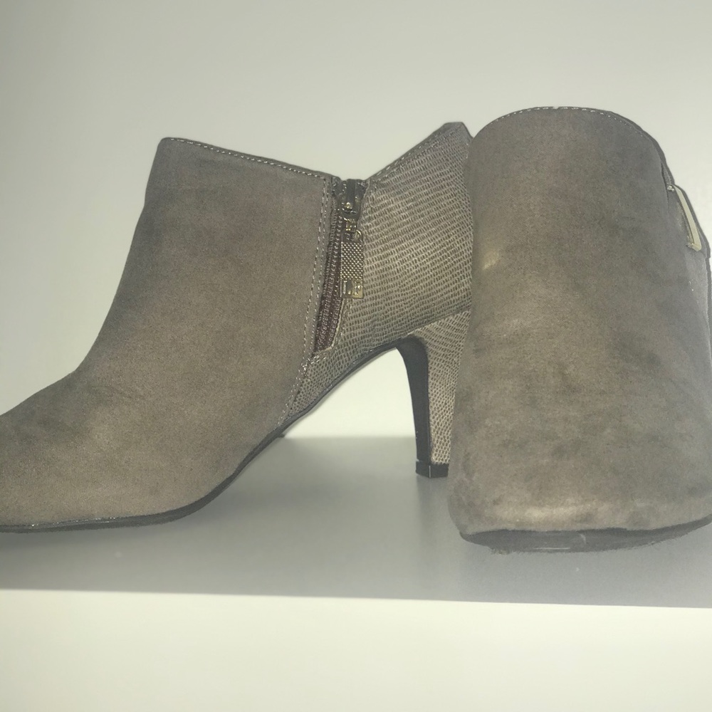 Heels - Picture 2 of 2